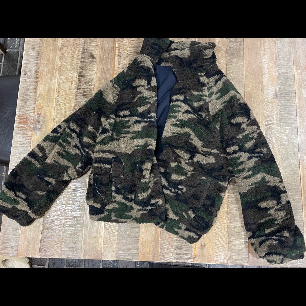 South moon under camo fuzzy jacket